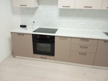 Кухонный гарнитур высокий Латте 3000 мм, Стол. 38 мм в Советском - sovetskij.mebel-e96.ru