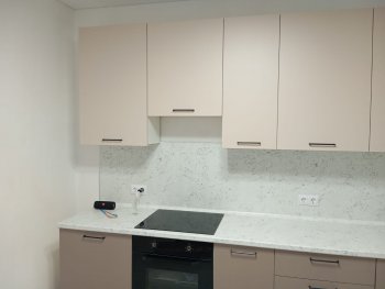 Кухонный гарнитур высокий Латте 3000 мм, Стол. 38 мм в Советском - sovetskij.mebel-e96.ru